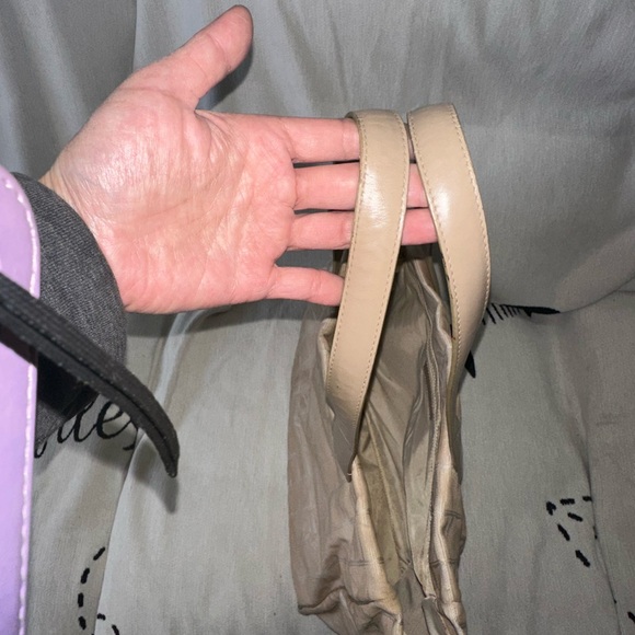 CHANEL cream travel tote signature damaged interior bottom lining - Picture 7 of 15